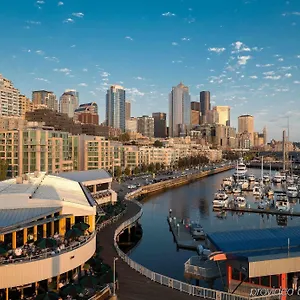 Marriott Waterfront Отель
